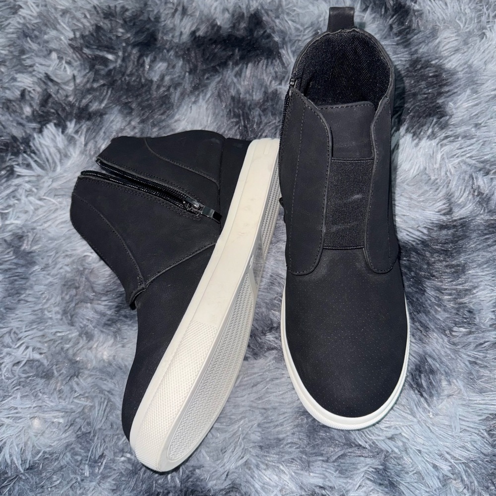 Women Black High-Top Sneakers